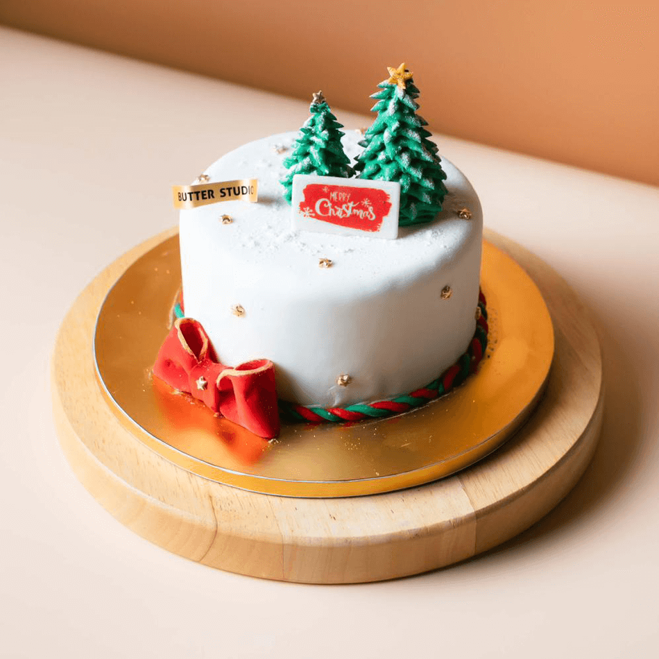 Winter Pines Christmas Cake