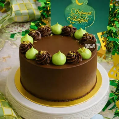 Dubai Chocolate Pistachio Cake